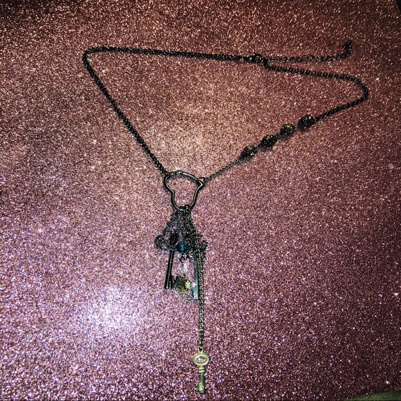 π Mini Key Heart Clasp Charm Necklace - Picture 9 of 12